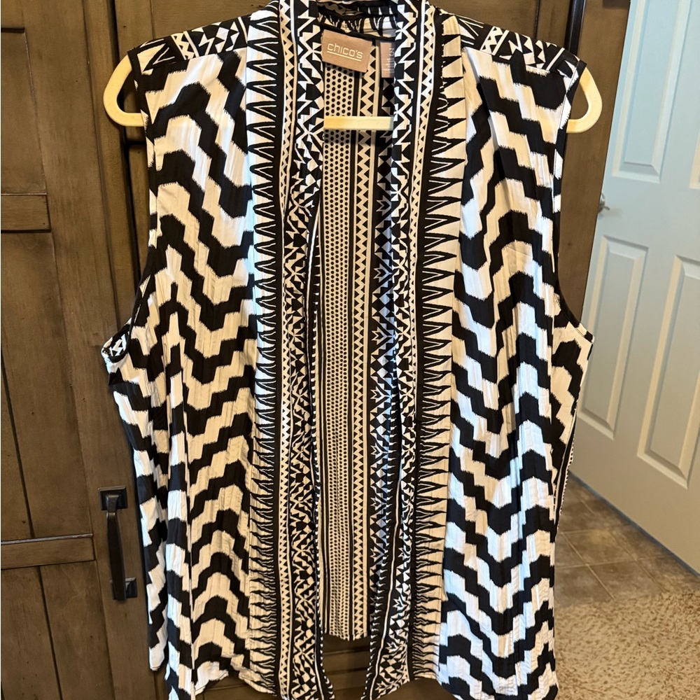 Chico's Monochrome Geometric Sleeveless Blouse